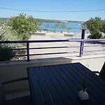 Lavanda - Family Friendly, Beachfront Апартаменты *