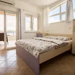 Lavanda - Family Friendly, Beachfront * Пашман