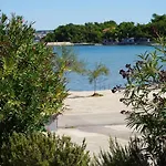Lavanda - Family Friendly, Beachfront Апартаменты *