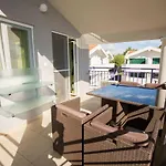 Lavanda - Family Friendly, Beachfront Пашман