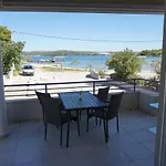 Апартаменты Lavanda - Family Friendly, Beachfront Пашман