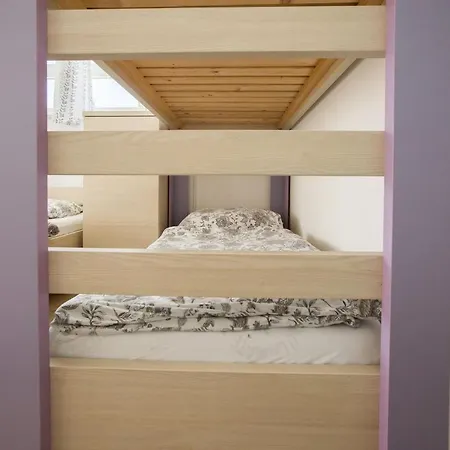 Lägenhet Lavanda - Family Friendly, Beachfront *