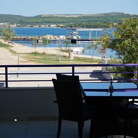 Lavanda - Family Friendly, Beachfront