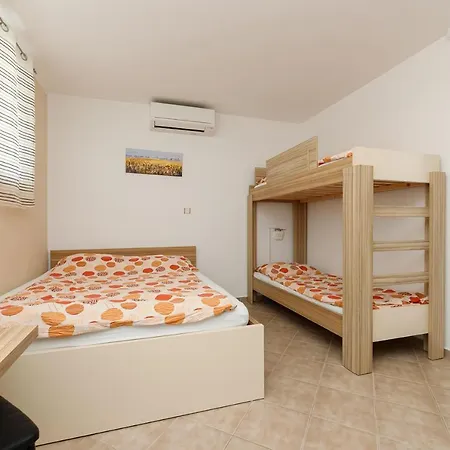 Lavanda - Family Friendly, Beachfront * Пашман