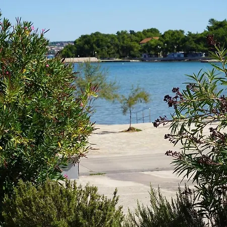 Lavanda - Family Friendly, Beachfront Апартаменты *