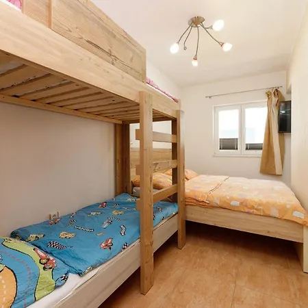 Lavanda - Family Friendly, Beachfront Apartamento *