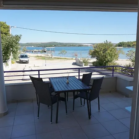 Апартаменты Lavanda - Family Friendly, Beachfront Пашман