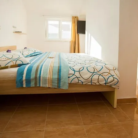 Lavanda - Family Friendly, Beachfront *