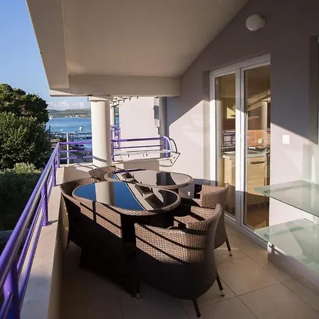 Lavanda - Family Friendly, Beachfront *