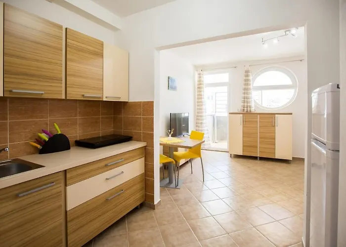 Appartement Lavanda - Family Friendly, Beachfront Pašman