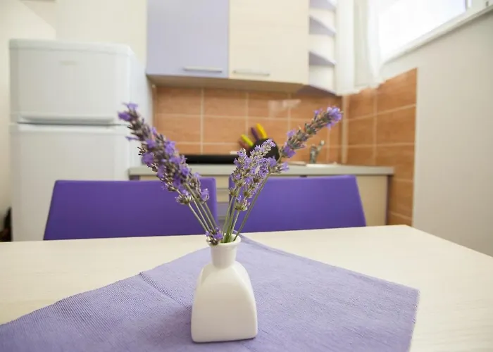 Lavanda - Family Friendly, Beachfront Appartement