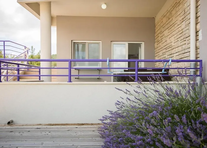 Lavanda - Family Friendly, Beachfront * Pašman