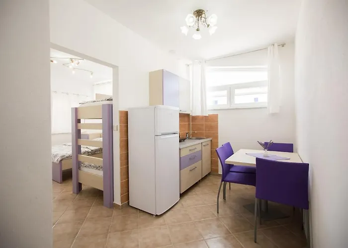 Lavanda - Family Friendly, Beachfront Appartement