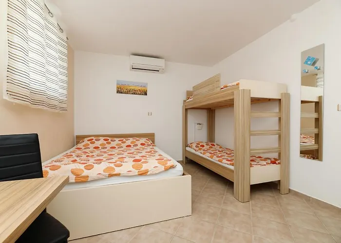 Lavanda - Family Friendly, Beachfront * Pašman