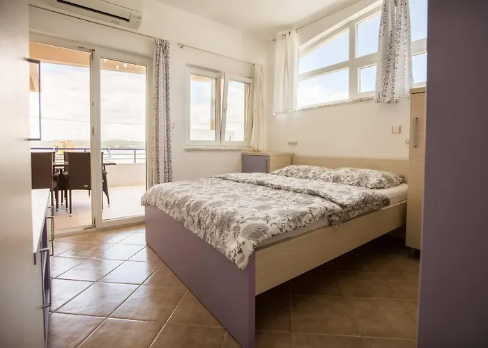 Lavanda - Family Friendly, Beachfront * Pašman