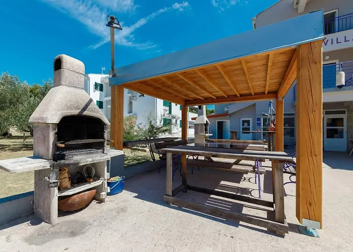 Appartement Lavanda - Family Friendly, Beachfront *