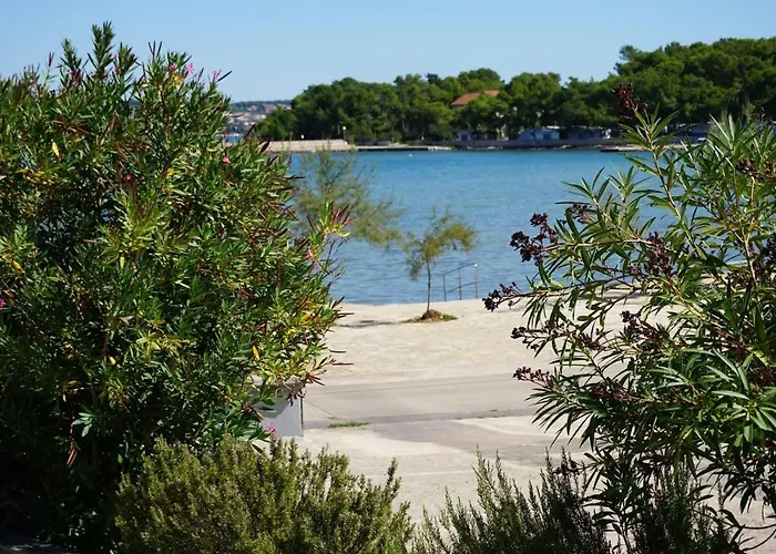 Lavanda - Family Friendly, Beachfront Appartement *
