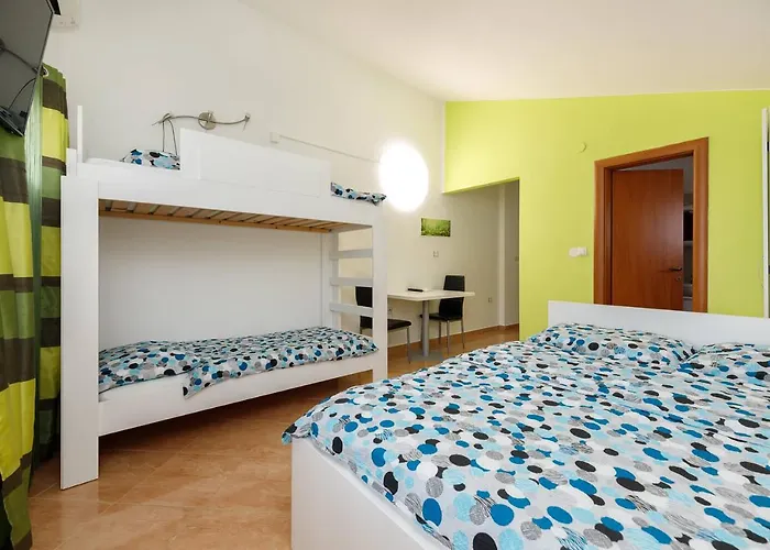 Lavanda - Family Friendly, Beachfront Appartement *