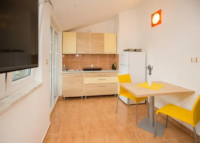 Lavanda - Family Friendly, Beachfront Appartement