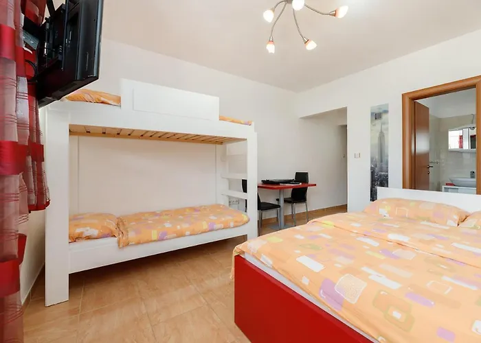 Appartement Lavanda - Family Friendly, Beachfront