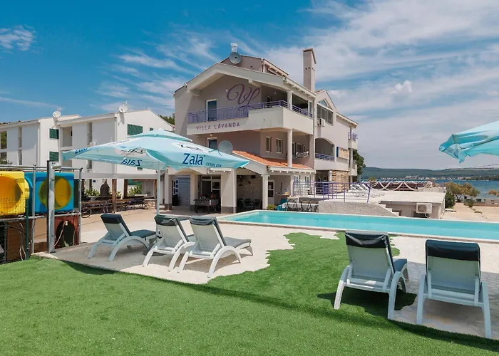 Lavanda - Family Friendly, Beachfront Appartement