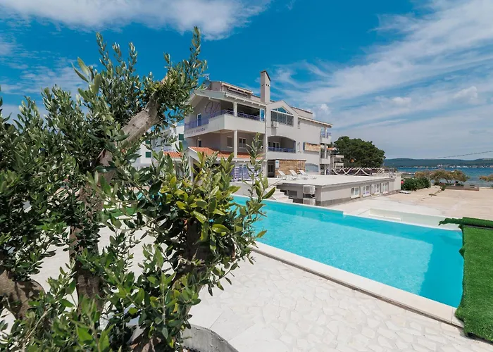 Lavanda - Family Friendly, Beachfront Appartement *