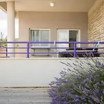 Lavanda - Family Friendly, Beachfront * Pašman