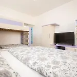 アパート Lavanda - Family Friendly, Beachfront Pašman