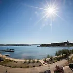 Lavanda - Family Friendly, Beachfront Lejlighed *