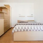 Lejlighed Lavanda - Family Friendly, Beachfront Pašman