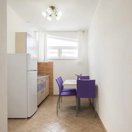 아파트 Lavanda - Family Friendly, Beachfront *