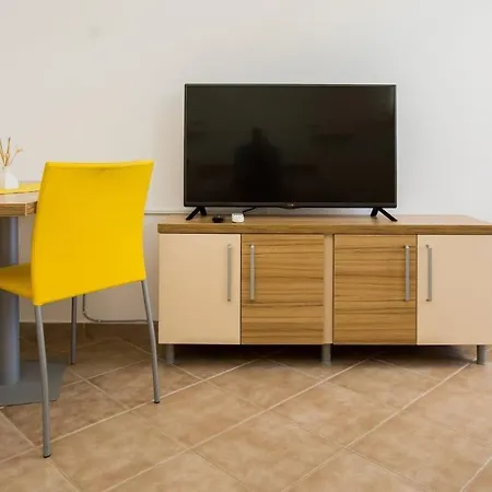 Lavanda - Family Friendly, Beachfront *