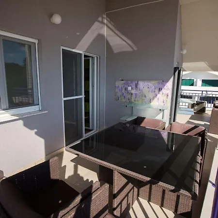 Lavanda - Family Friendly, Beachfront