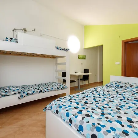 Lavanda - Family Friendly, Beachfront Appartamento *