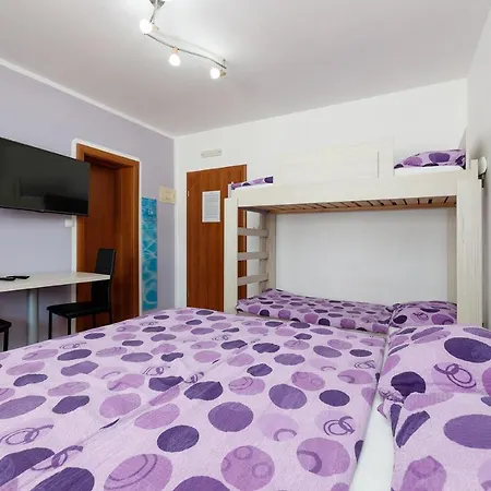 Lavanda - Family Friendly, Beachfront