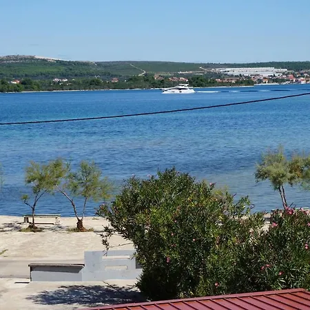 Lavanda - Family Friendly, Beachfront * Pasman