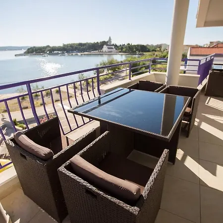 Apartment Lavanda - Family Friendly, Beachfront Pasman