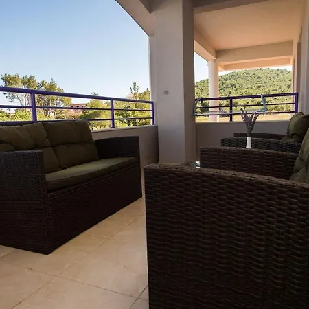 Lavanda - Family Friendly, Beachfront Пашман