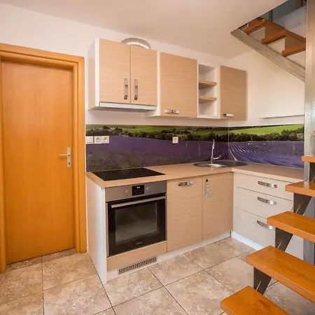 Lavanda - Family Friendly, Beachfront Apartment