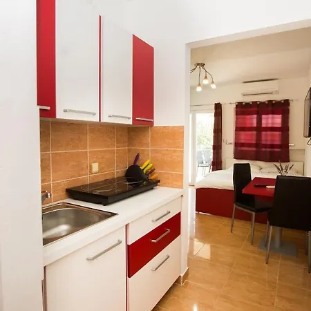 Lavanda - Family Friendly, Beachfront