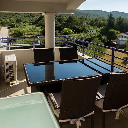 Апартаменты Lavanda - Family Friendly, Beachfront