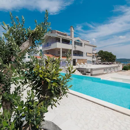 Lavanda - Family Friendly, Beachfront דירה *