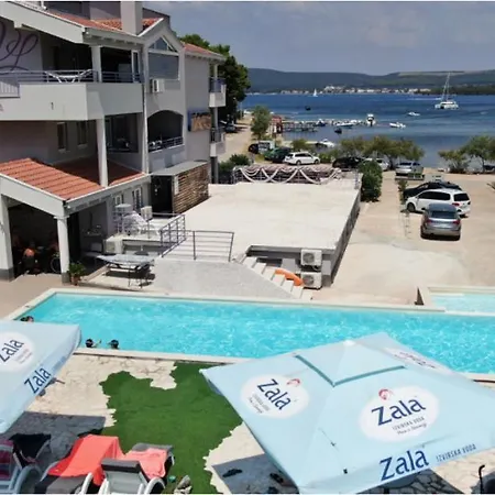 Lavanda - Family Friendly, Beachfront * Pašman