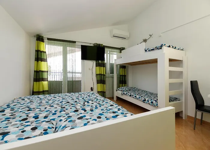 Lavanda - Family Friendly, Beachfront