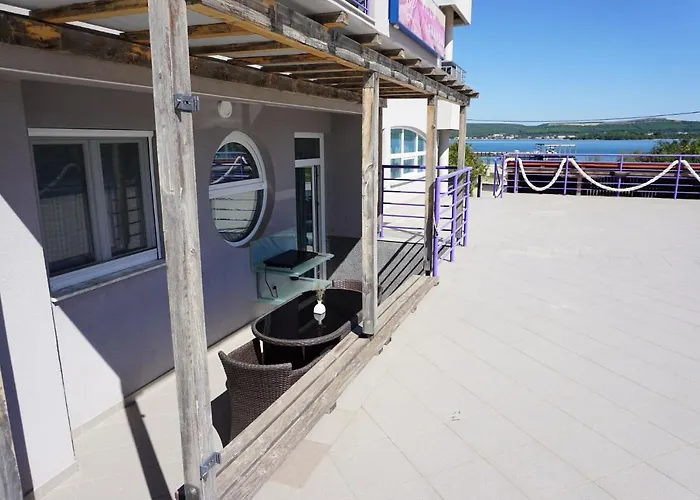 Lavanda - Family Friendly, Beachfront *