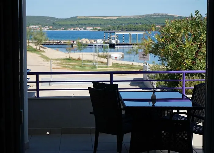 Lavanda - Family Friendly, Beachfront
