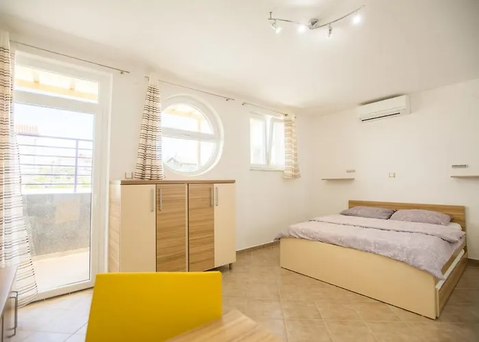 Апартаменты Lavanda - Family Friendly, Beachfront