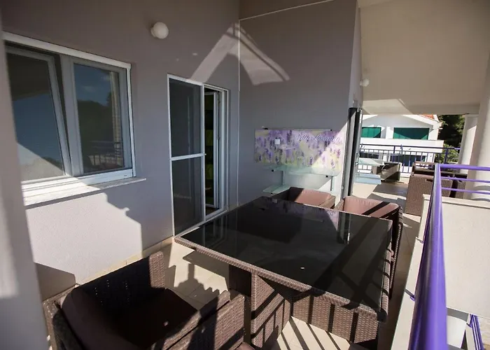 Lavanda - Family Friendly, Beachfront