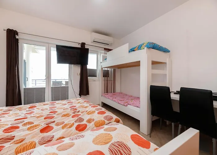 Lavanda - Family Friendly, Beachfront Апартаменты