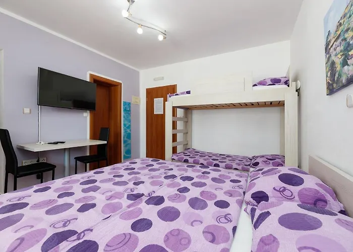 Lavanda - Family Friendly, Beachfront